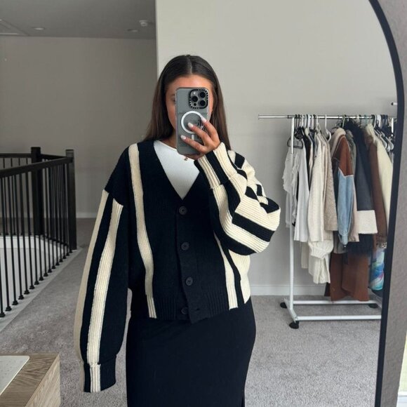 varsity heavy knit cardigan🖤👟 - Picture 3 of 8